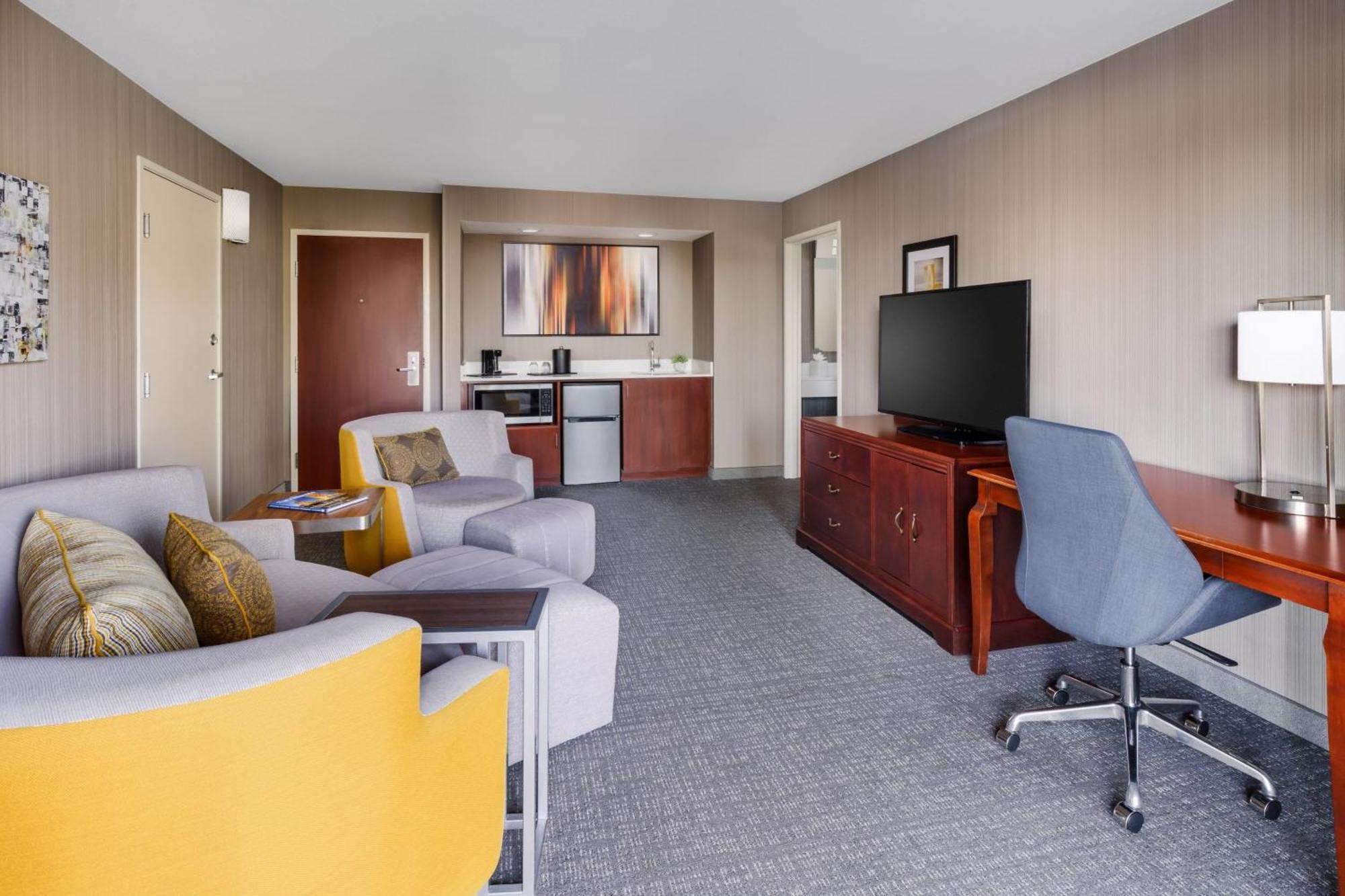 Hotel Courtyard By Marriott Galleria Mall/creekside Ridge Drive 3*