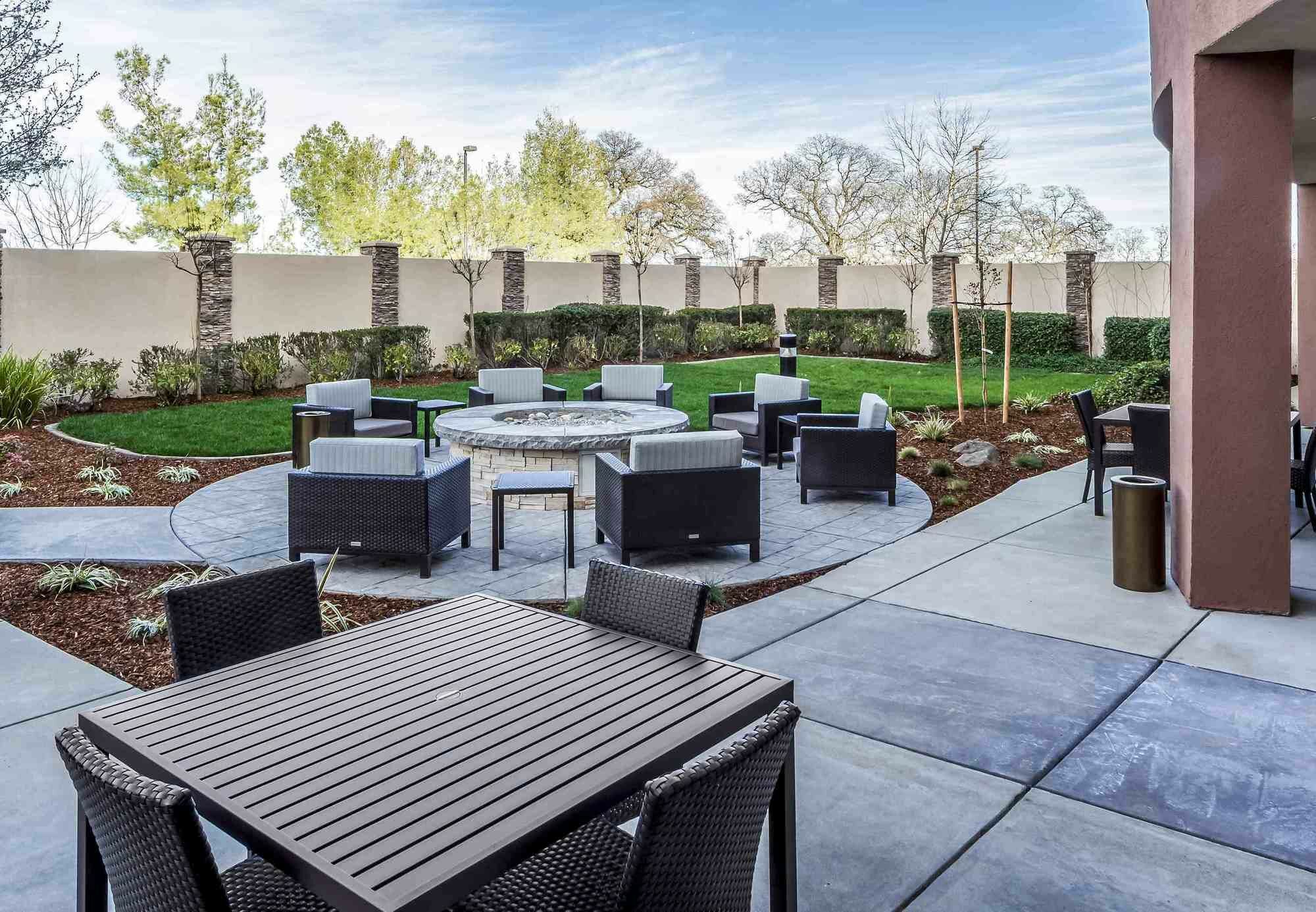Hotel Courtyard By Marriott Galleria Mall/creekside Ridge Drive 3*